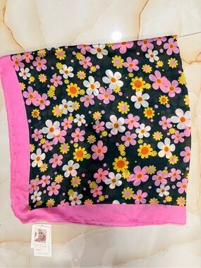 Jessica Simpson Black Floral Daisies Multi Wear Square Scarf with Pink Border